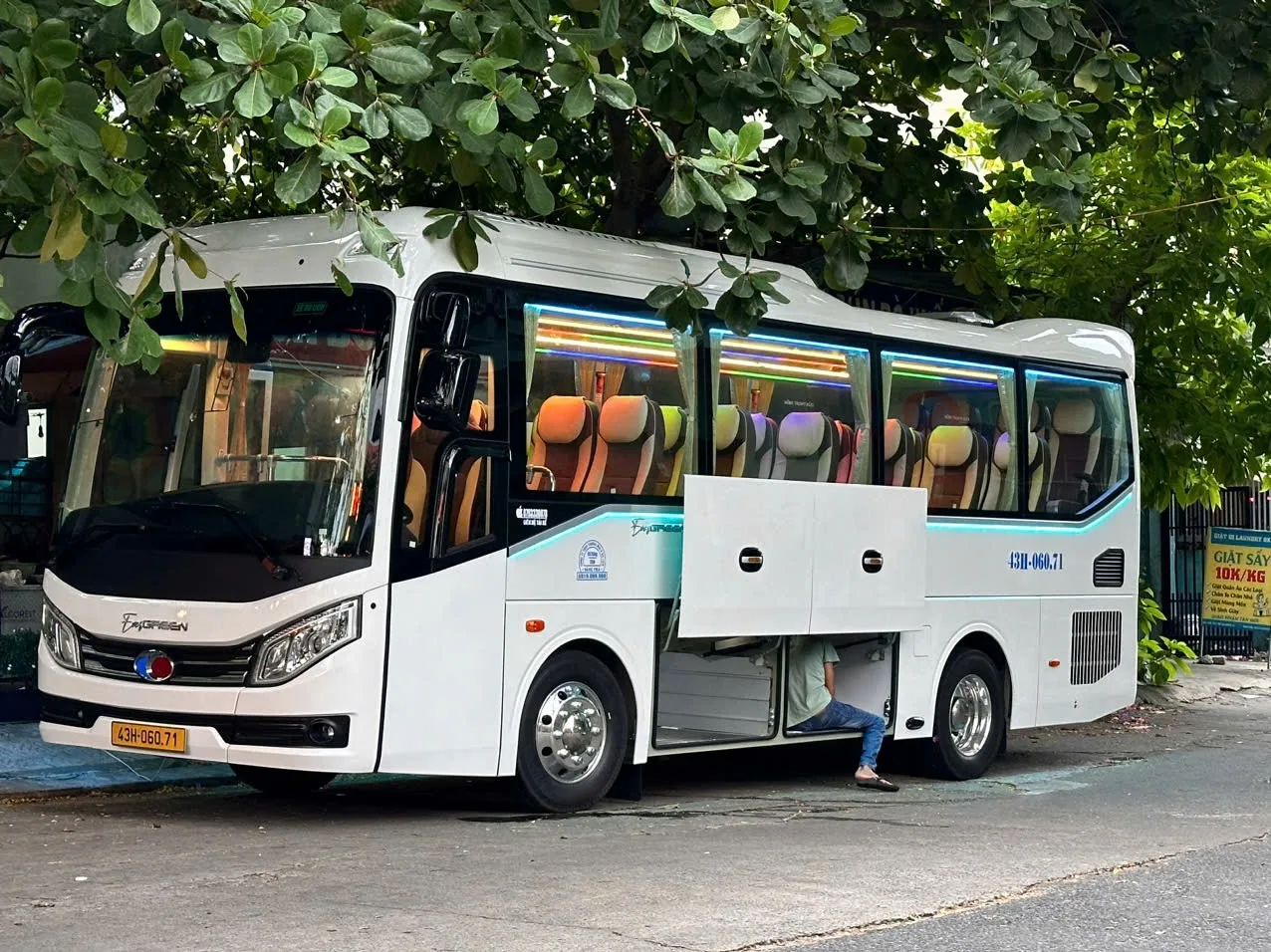 Tour riêng có hướng dẫn - xe buýt 29 chỗ